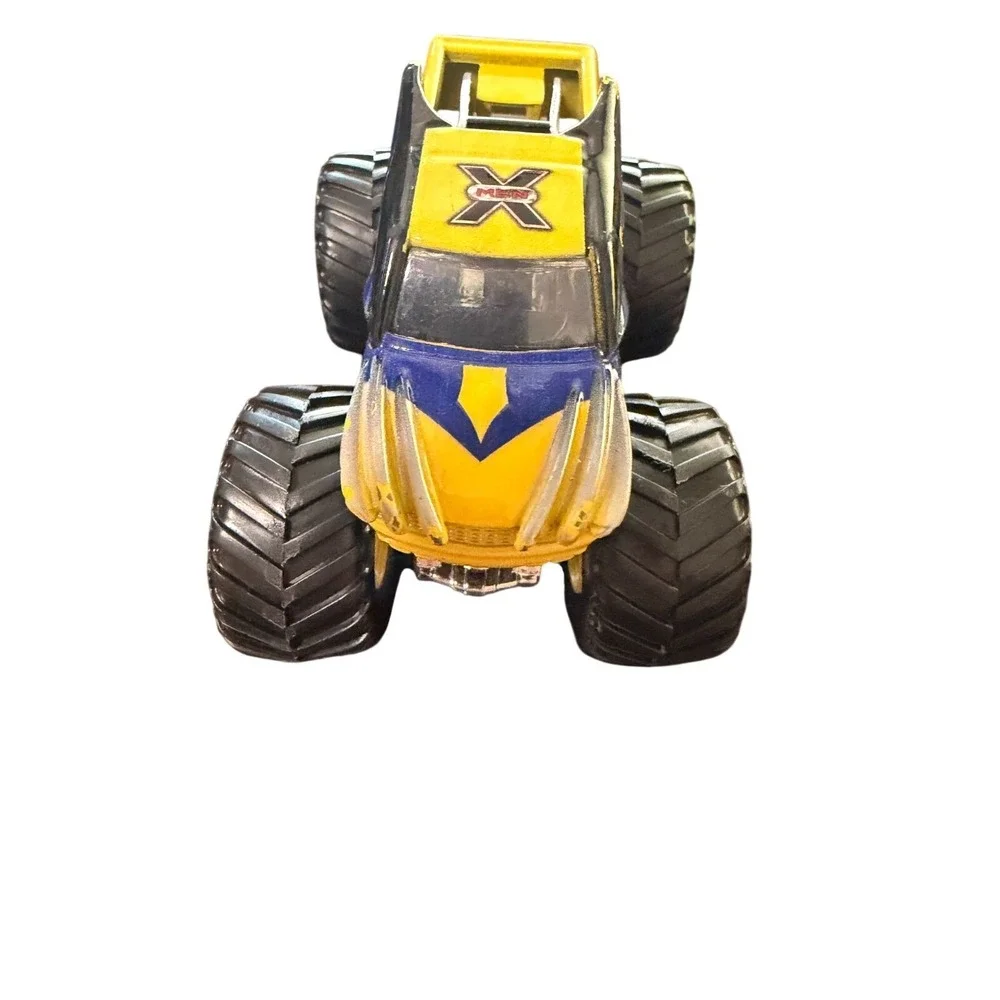 Hot Wheels Monster Jam Wolverine Marvel X-Men 1:64 Yellow Blue Diecast Truck